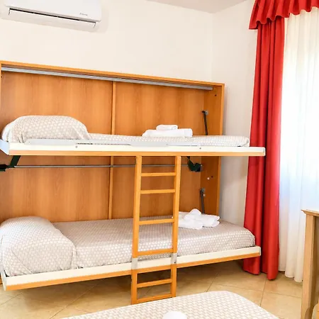 Marina Sleep And Ship Hotel *