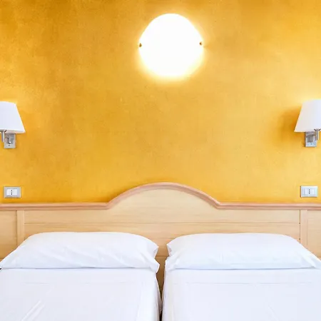 Marina Sleep And Ship * Rodi Garganico