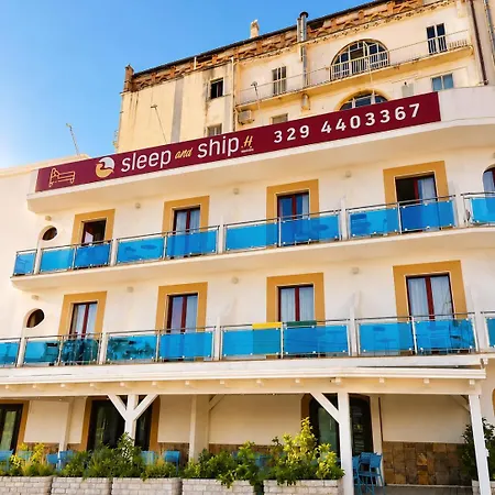 Marina Sleep And Ship Hotel