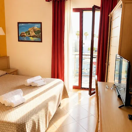 Marina Sleep And Ship Hotel *