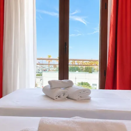 Marina Sleep And Ship Hotel *