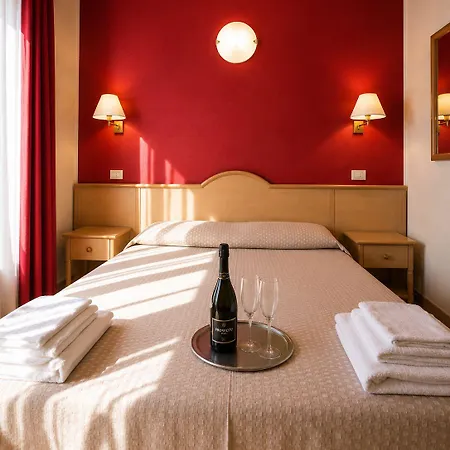 Marina Sleep And Ship * Rodi Garganico