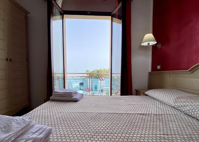 Marina Sleep And Ship Hotel *